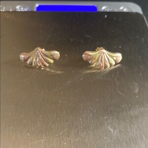 Vintage 1980s 14K Tri Color Shell Earrings